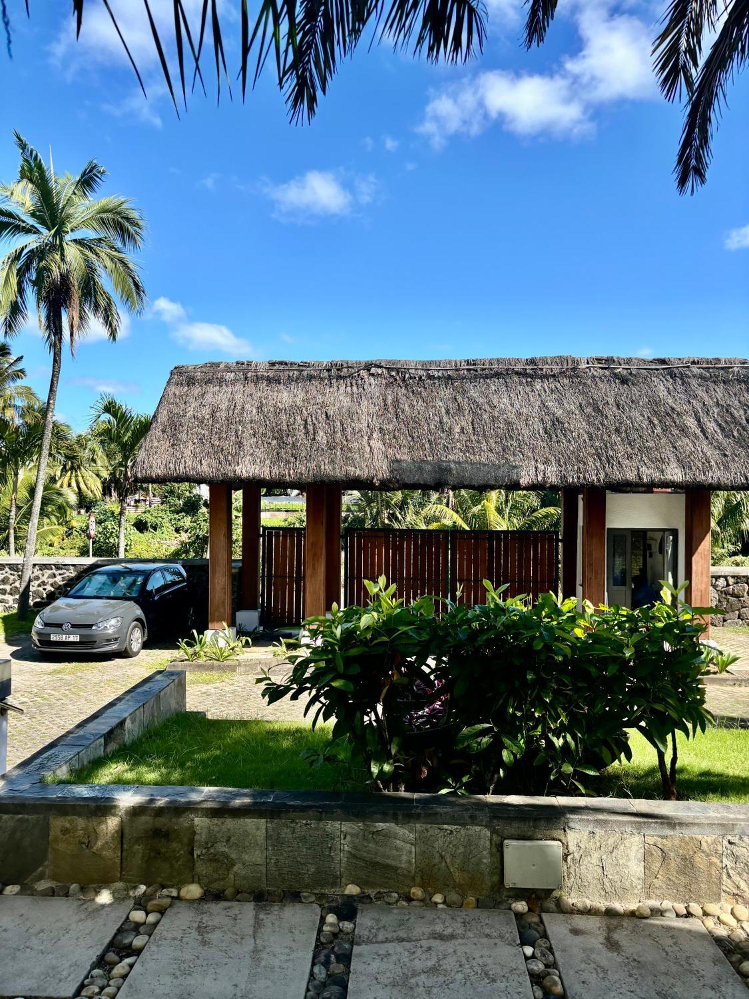 Luxury Apartment On The Beach Belle Mare Exterior foto