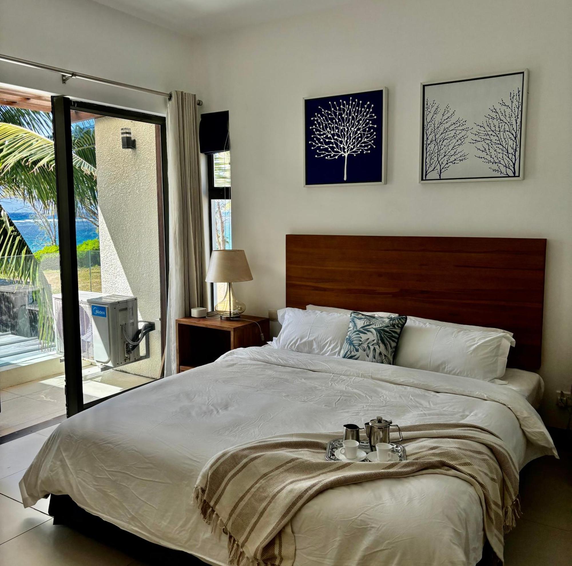 Luxury Apartment On The Beach Belle Mare Exterior foto
