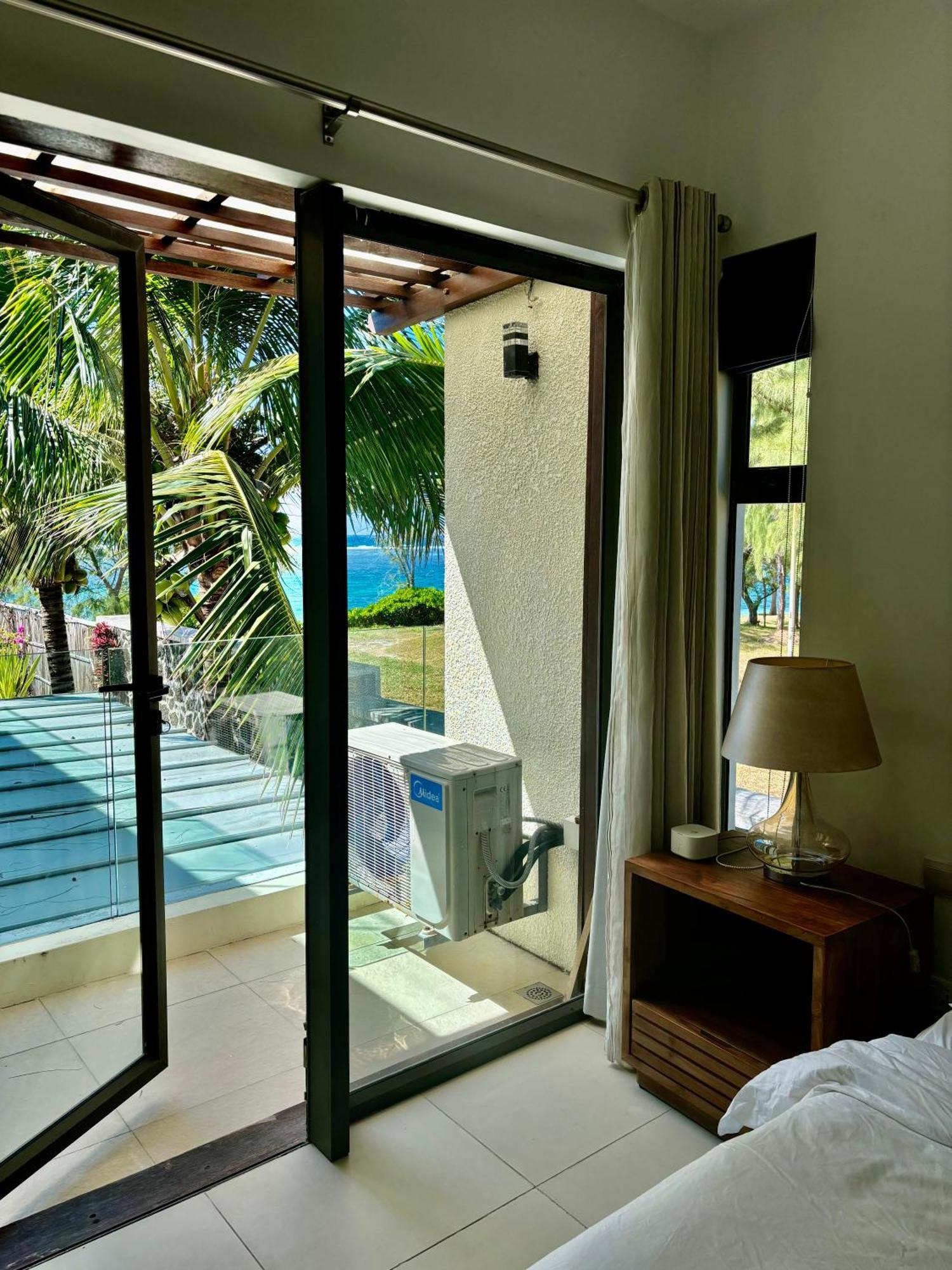 Luxury Apartment On The Beach Belle Mare Exterior foto